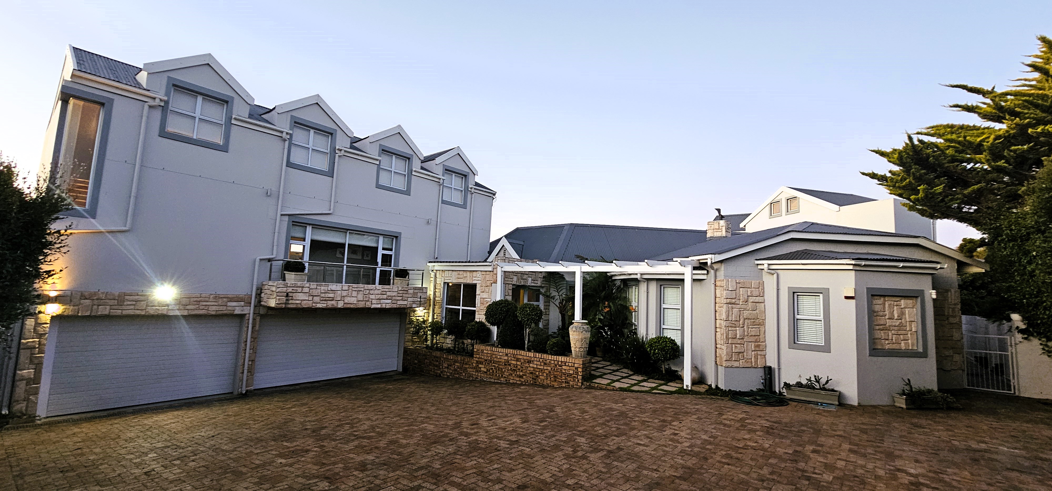 5 Bedroom Property for Sale in Myburgh Park Western Cape